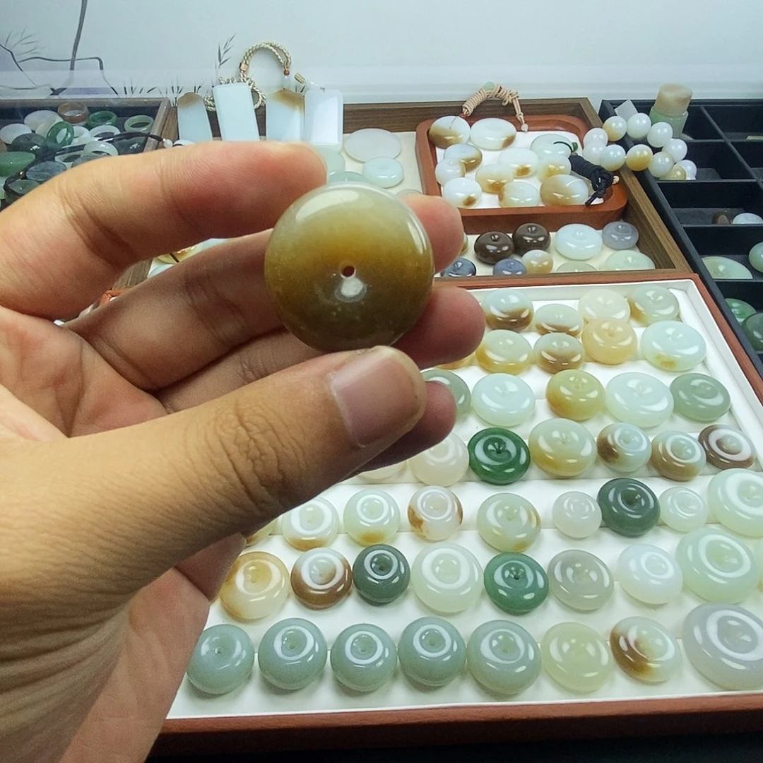 和田玉（糖玉）未镶嵌颈饰
