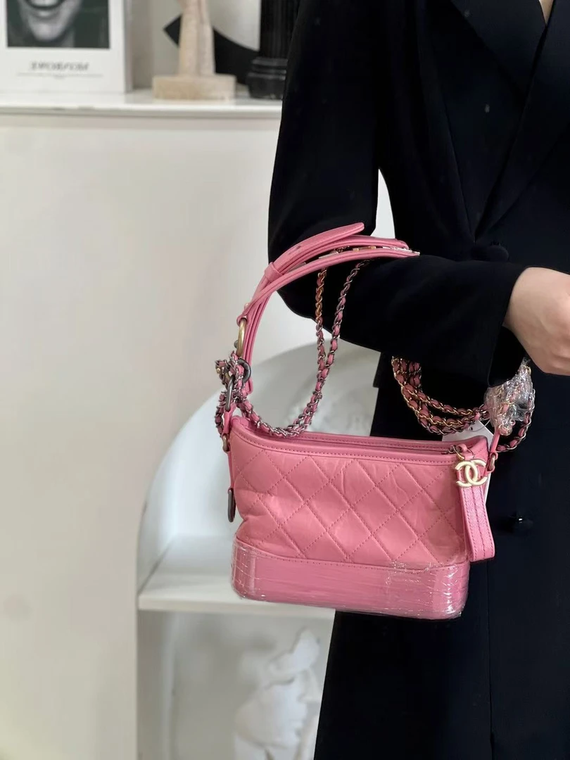99新 Chanel/香奈儿 流浪新款字母肩带 小号粉色牛 单肩包/优品