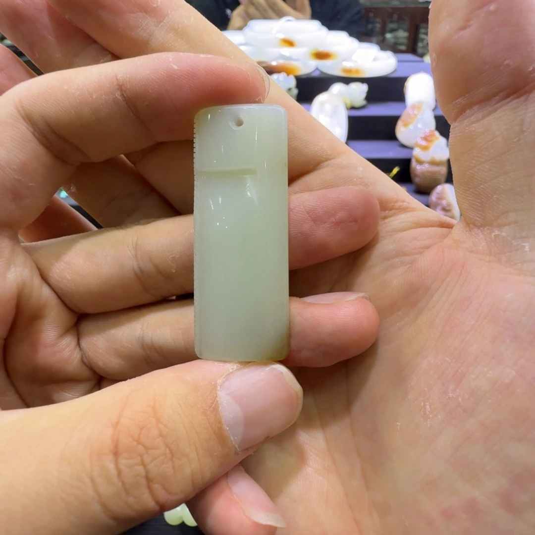 吊坠(赠链)未镶嵌和田玉新疆和田玉吊坠