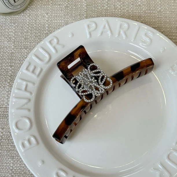 新款高级感豹纹大号抓夹后脑勺鲨鱼夹气质百搭发夹女头饰轻奢发饰