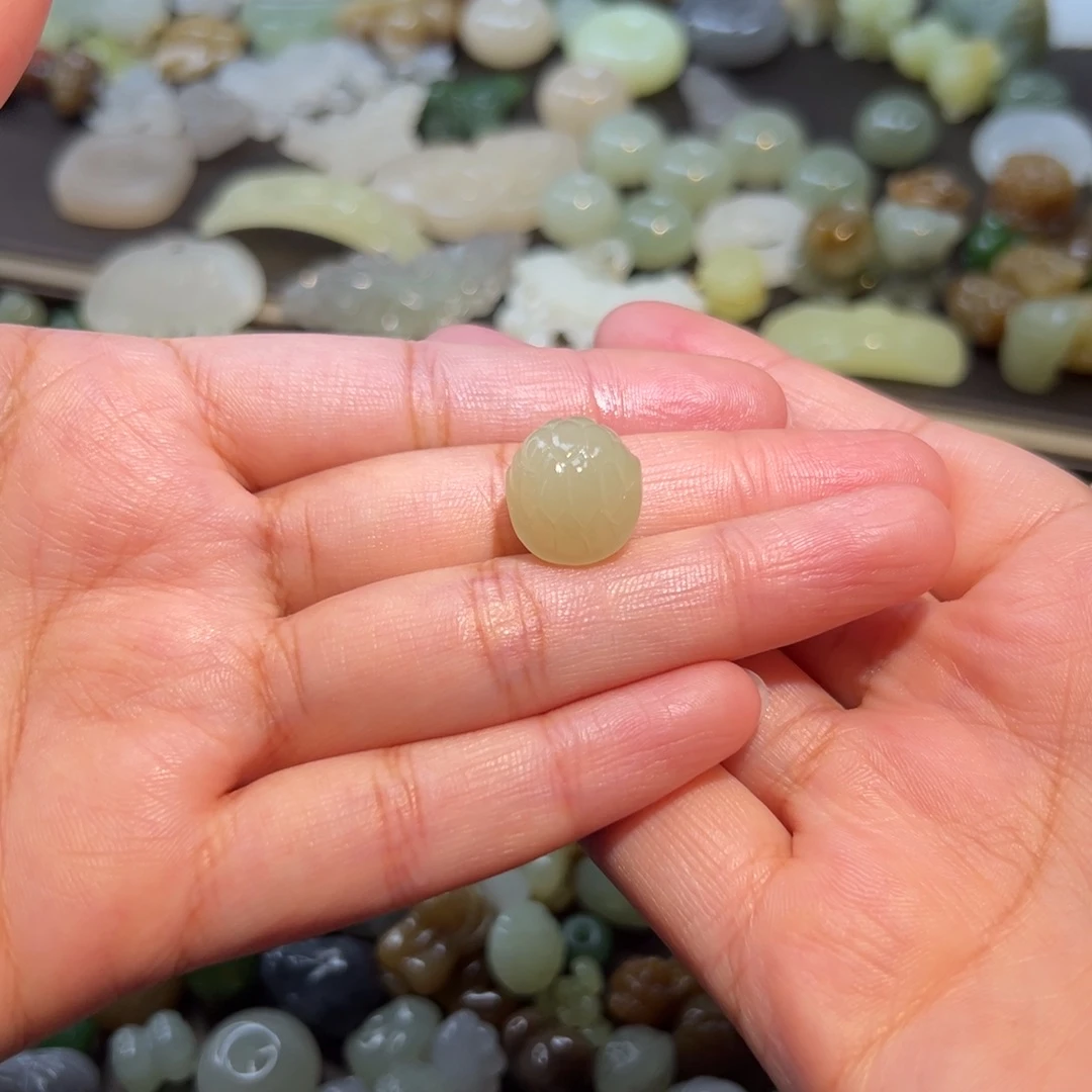 旺***酱和田玉未镶嵌颈饰