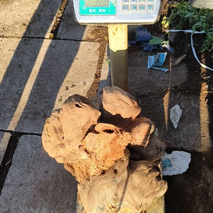 川***店非洲檀香无事牌北沉香琥珀木摆件。