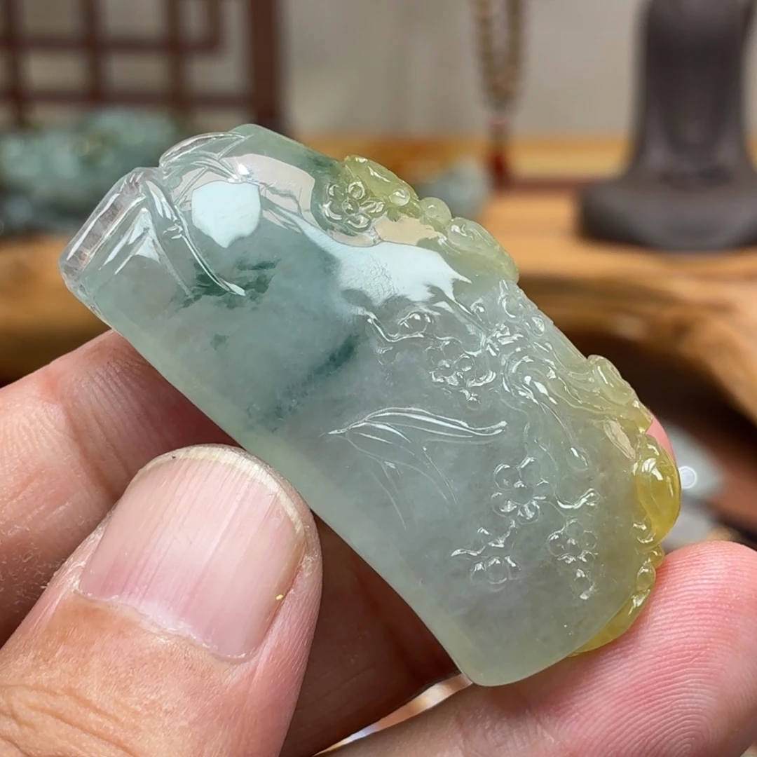 翡翠未镶嵌颈饰挂件