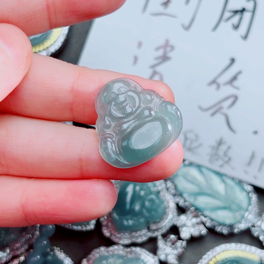 翡翠颈饰未镶嵌佛公
