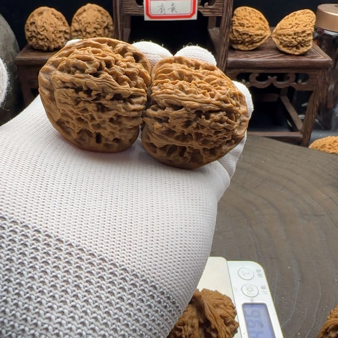 文玩核桃吊坠果*仁43三角