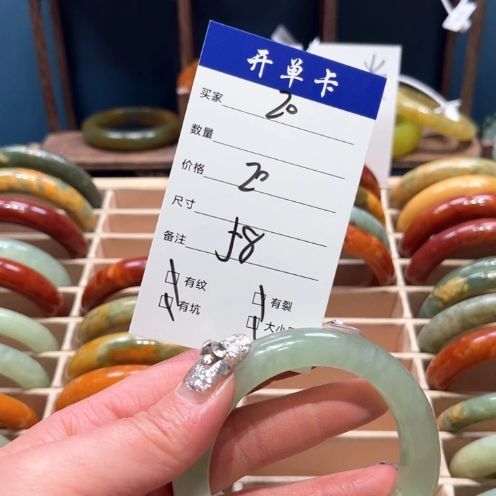 蛇纹石玉手镯未镶嵌夹***堂