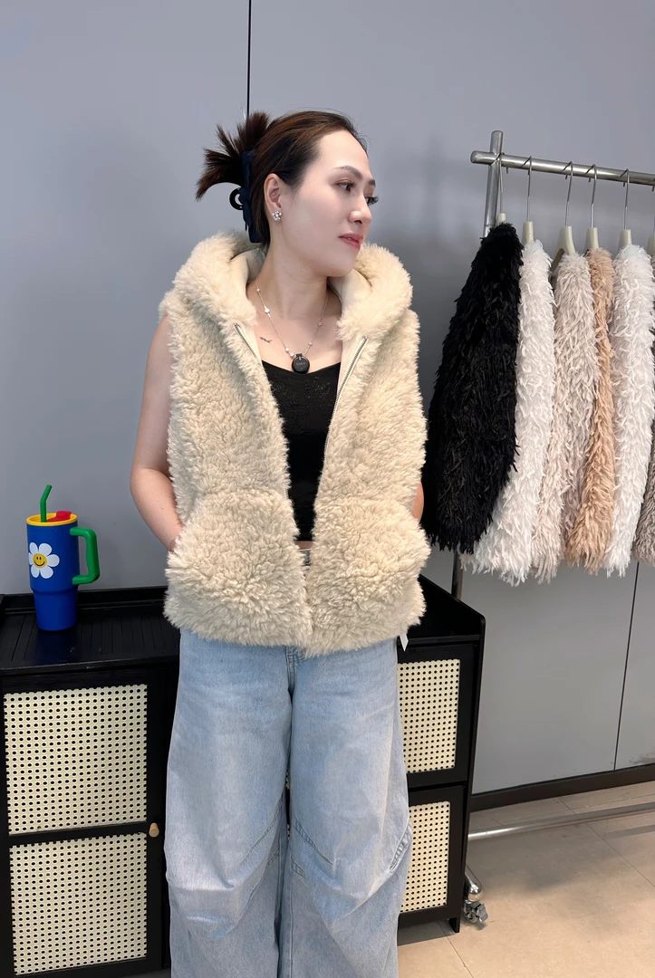 羊羔毛连帽马夹女冬季爆款小个子高级感保暖皮毛一体仿皮草外套