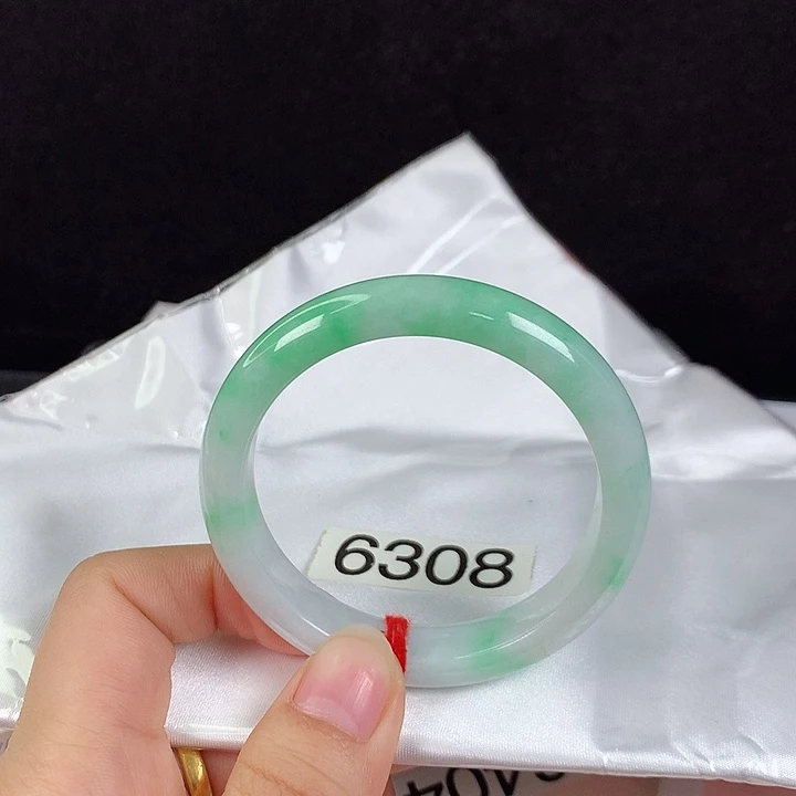 翡翠未镶嵌手镯51圈牛奶底甜绿半山水
