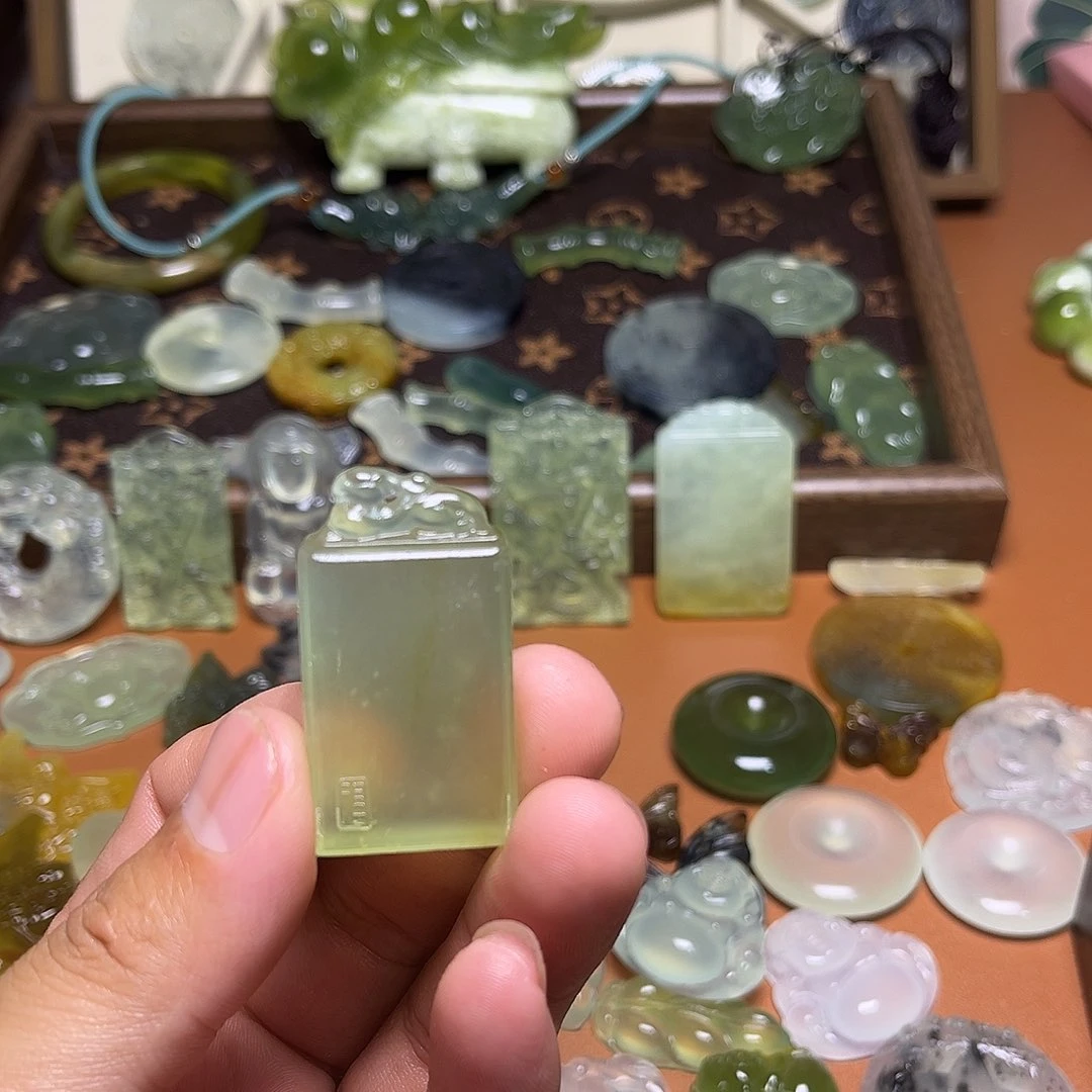 撩****蛇纹石玉未镶嵌吊坠(赠链)