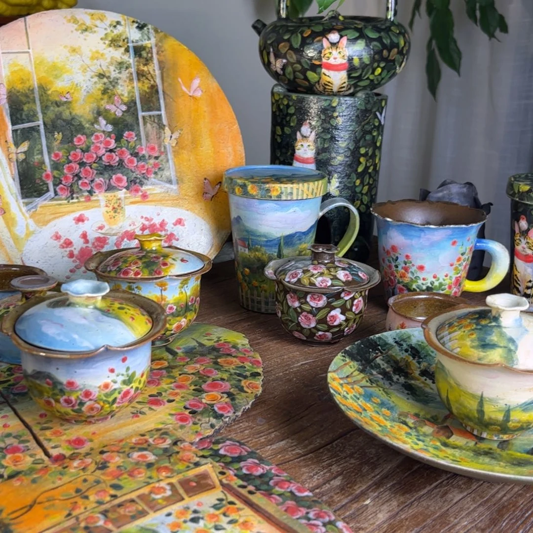 釉下五彩斑斓色彩鲜明