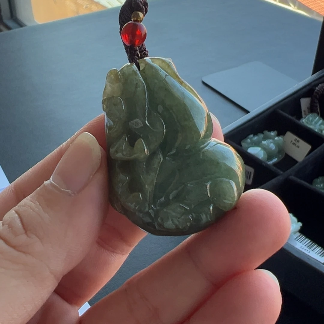 翡翠未镶嵌颈饰挂件