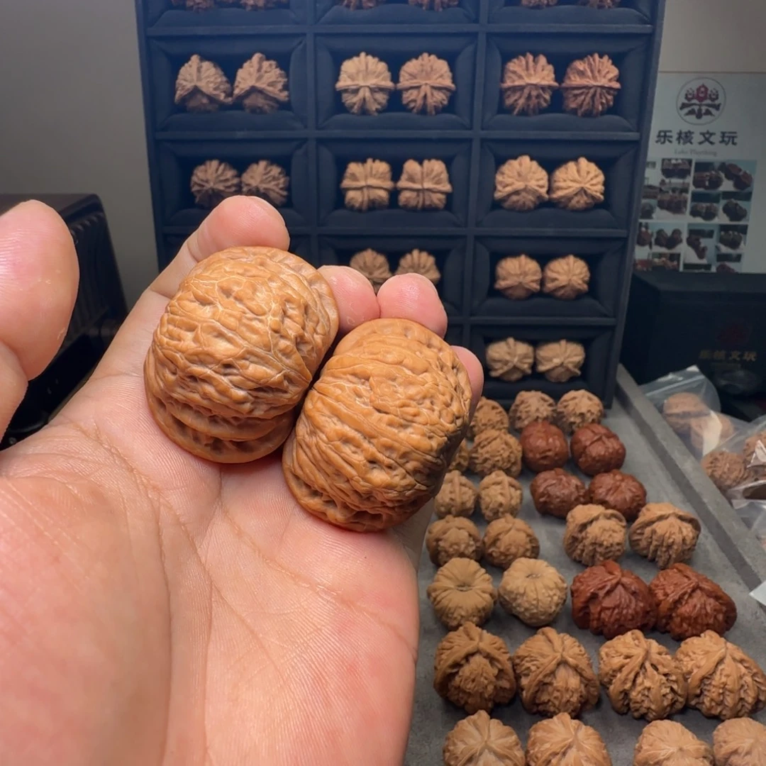 M***W吊坠文玩核桃铁锤