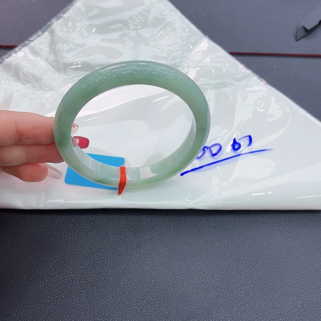 翡翠手镯未镶嵌手镯