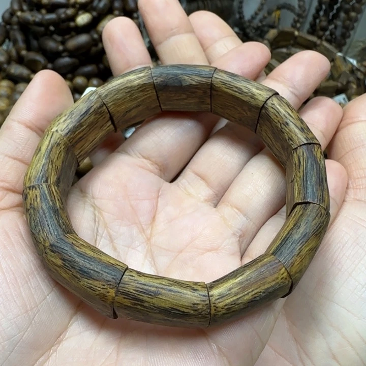 沉香手串乌身多样性发货一条卡17-19克