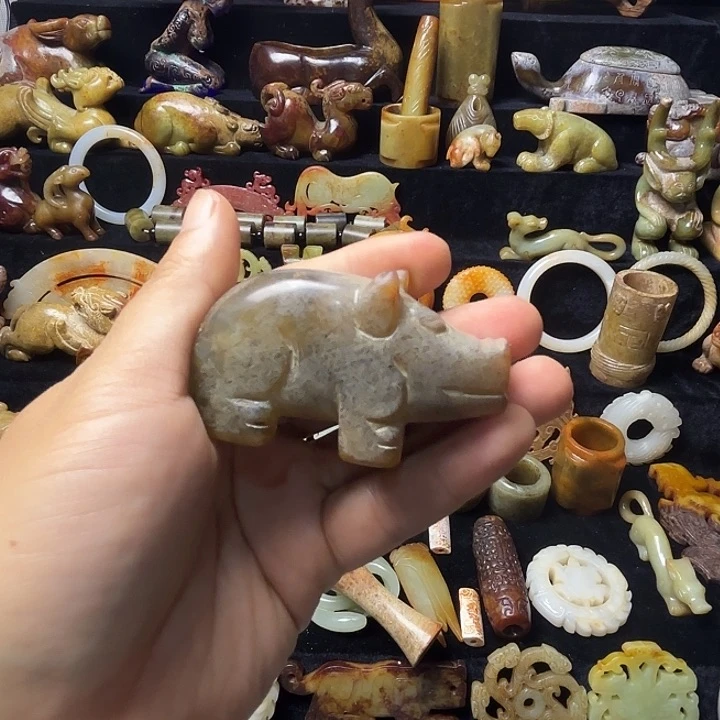瓷片精美摆件一个