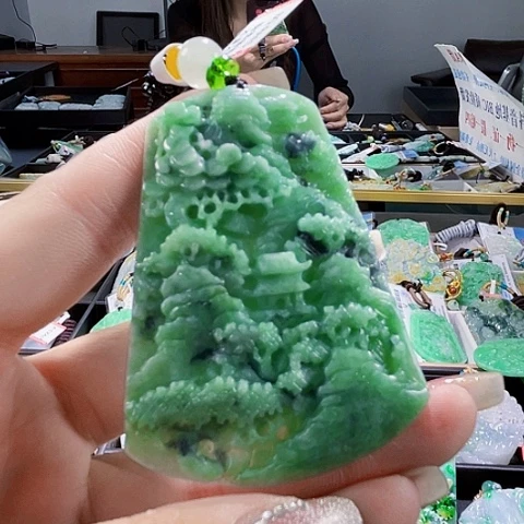 颈饰未镶嵌翡翠一个