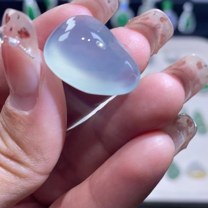 翡翠未镶嵌颈饰随行