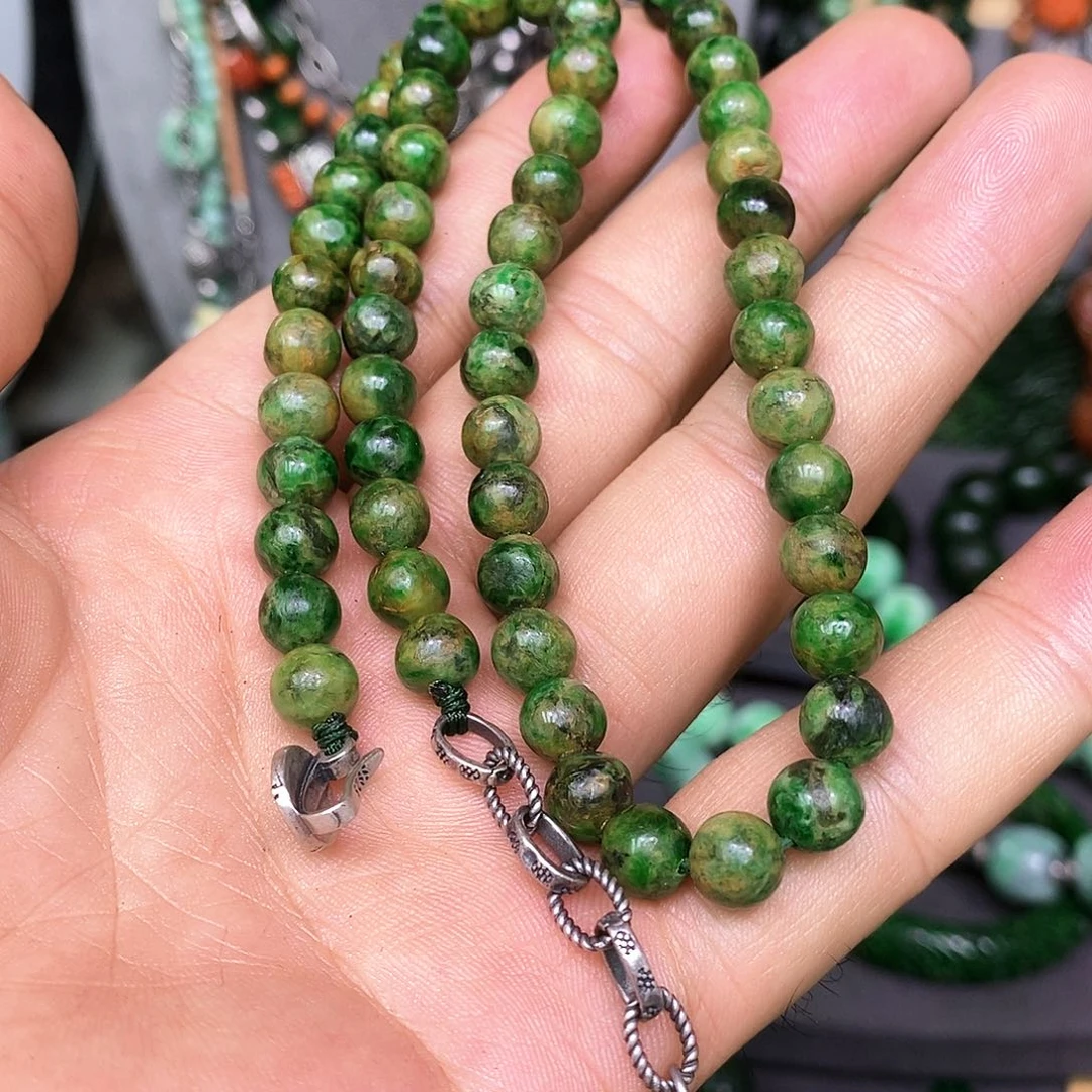 翡翠未镶嵌颈饰素*漂亮美眉