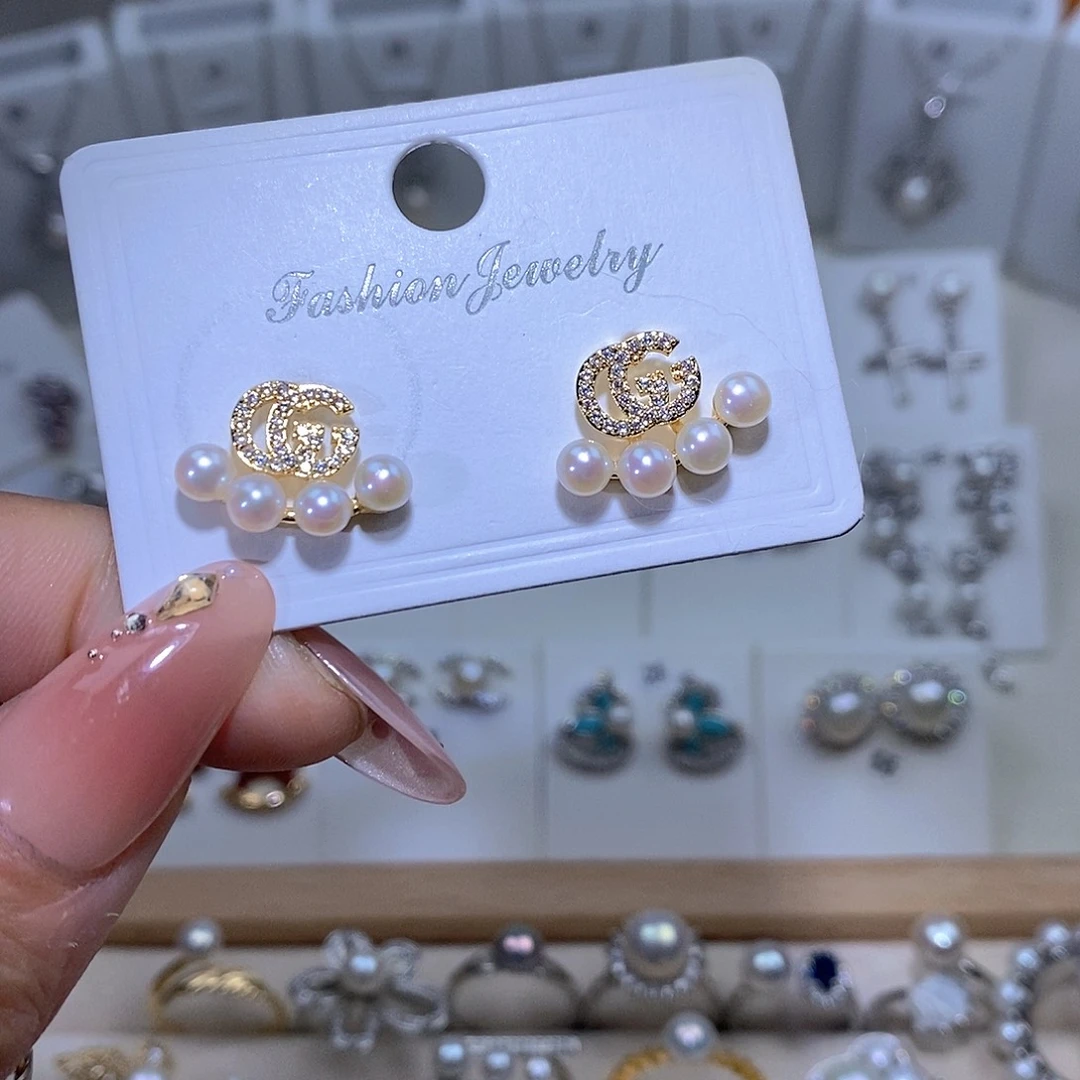 淡水珍珠耳饰未镶嵌