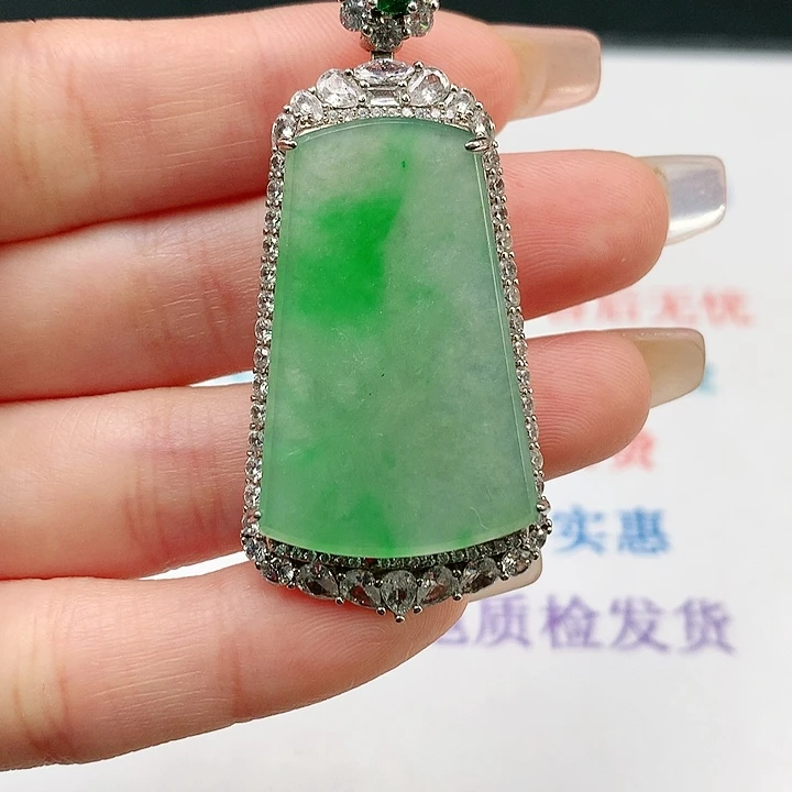 翡翠颈饰银S925镶嵌牛***录