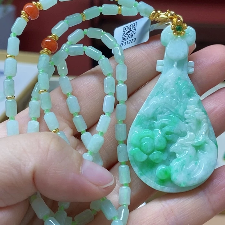 翡翠未镶嵌颈饰吊坠