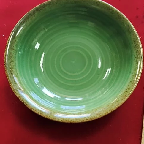 瓷片瓷片，各种摆件，均有瑕疵。沙锅！