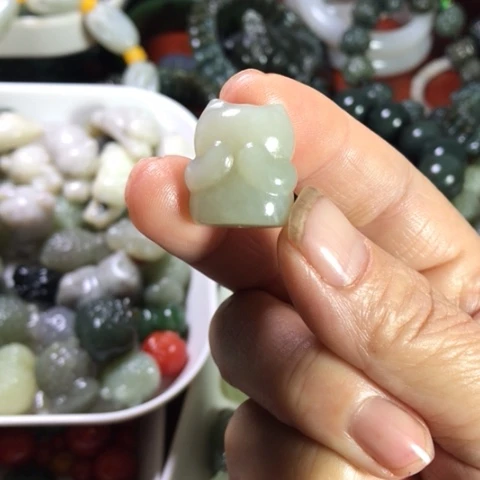 未镶嵌和田玉手机链招财猫