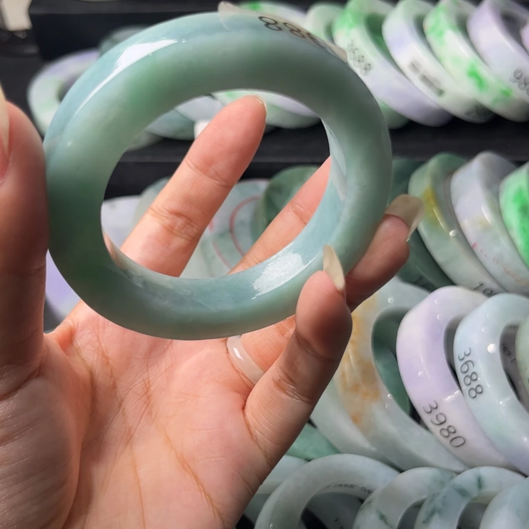 定制翡翠未镶嵌翡翠手镯