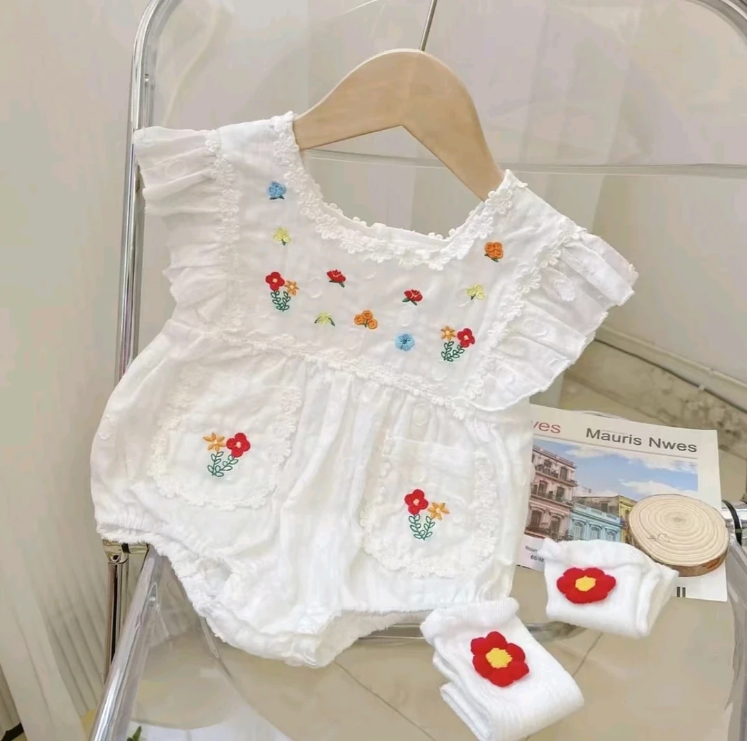 【甜蜜家】花朵双兜飞袖包屁衣 送袜子 网红吊带哈衣女宝夏季超萌