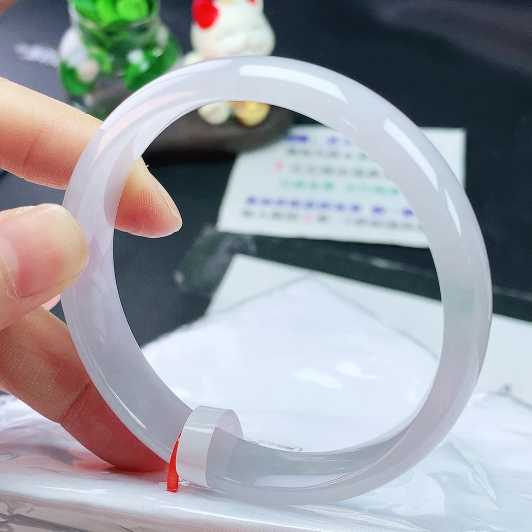 翡翠手镯未镶嵌60圈