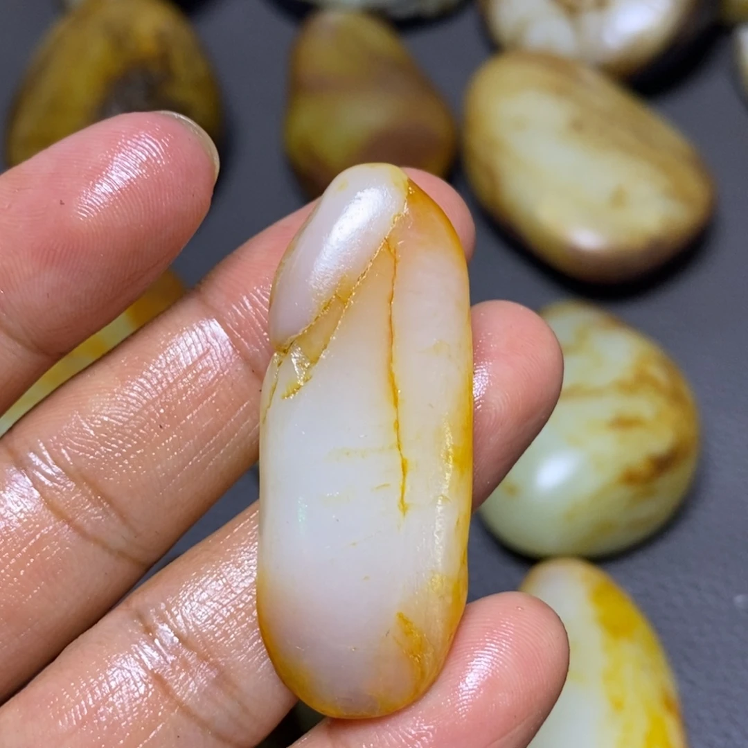 未镶嵌和田玉（糖玉）挂件