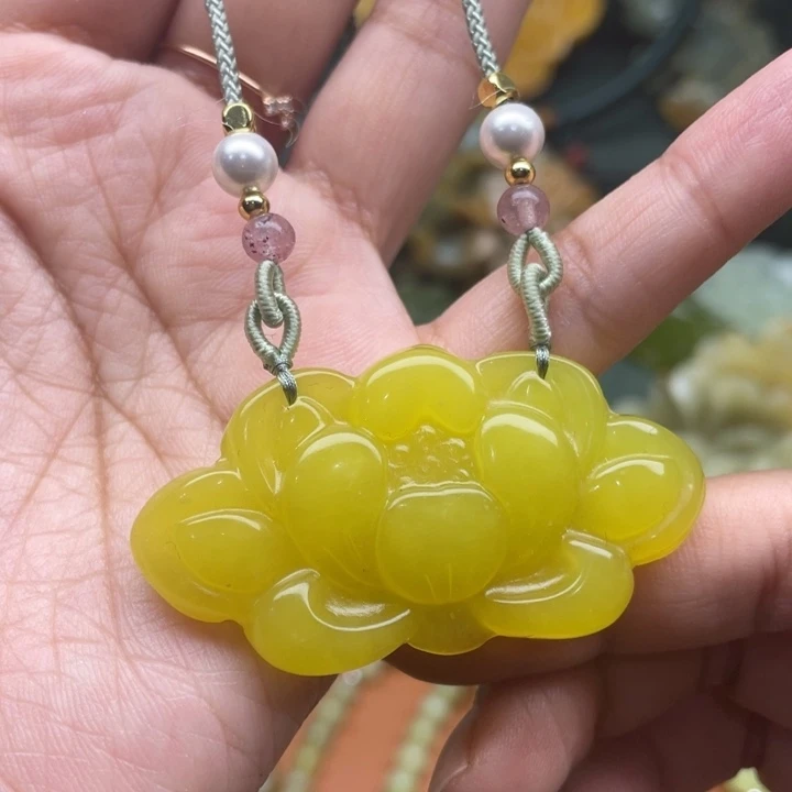 蛇纹石玉吊坠合金
