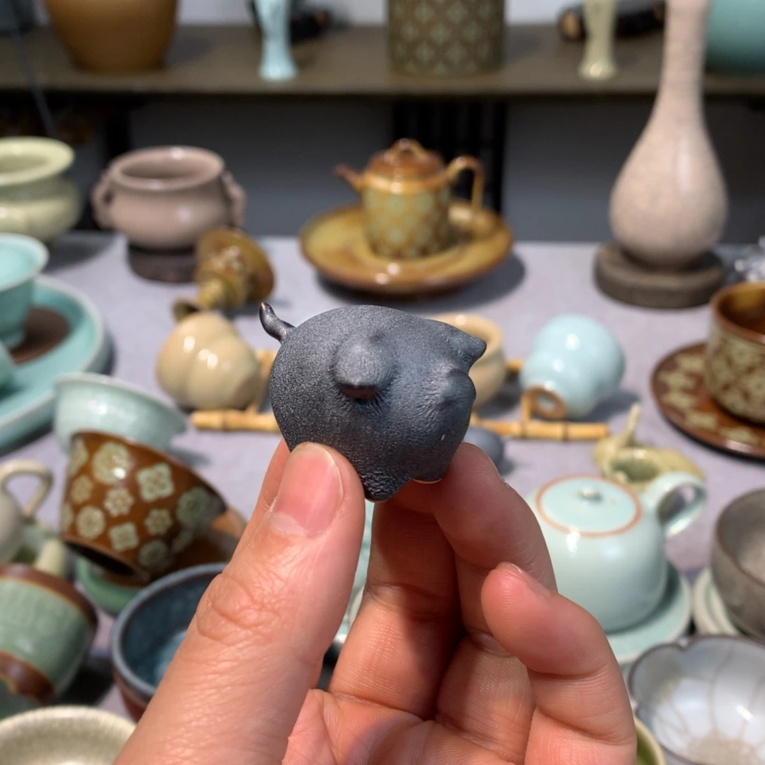 龙泉青瓷玄石猪猪