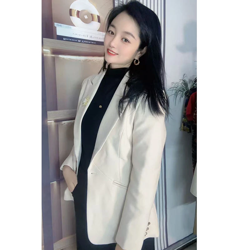 2025秋季新款小西装外套女时尚洋气百搭显瘦修身短款小个子西服冬