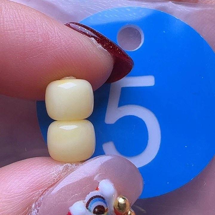 蜜蜡裸石未镶嵌7m m