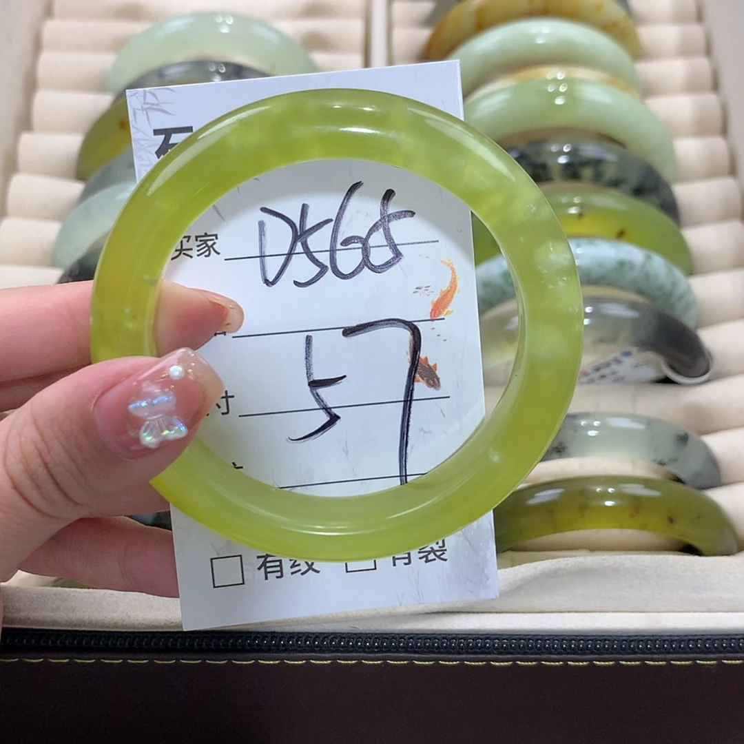 【闪购商品】未镶嵌蛇纹石玉手镯℡**月