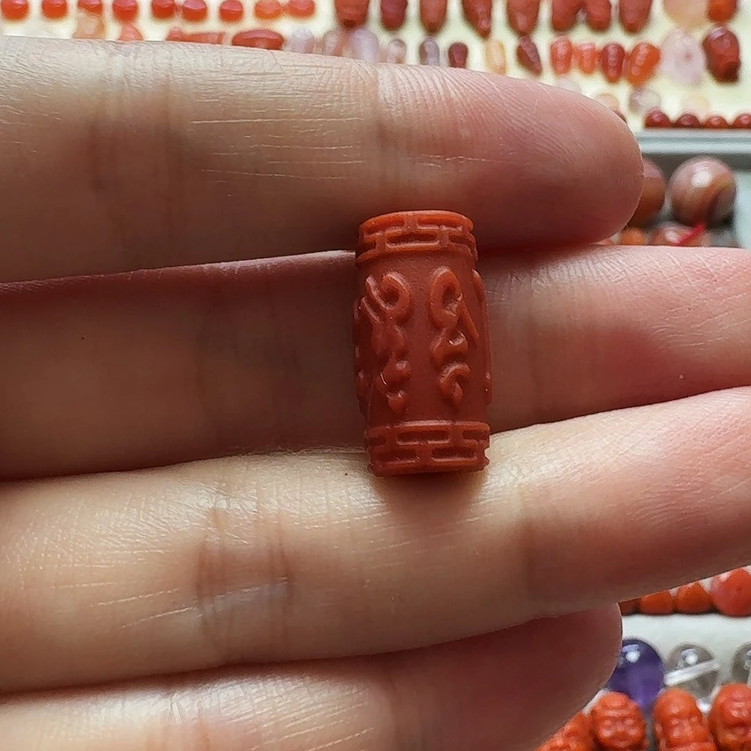 南红玛瑙配饰未镶嵌红**人