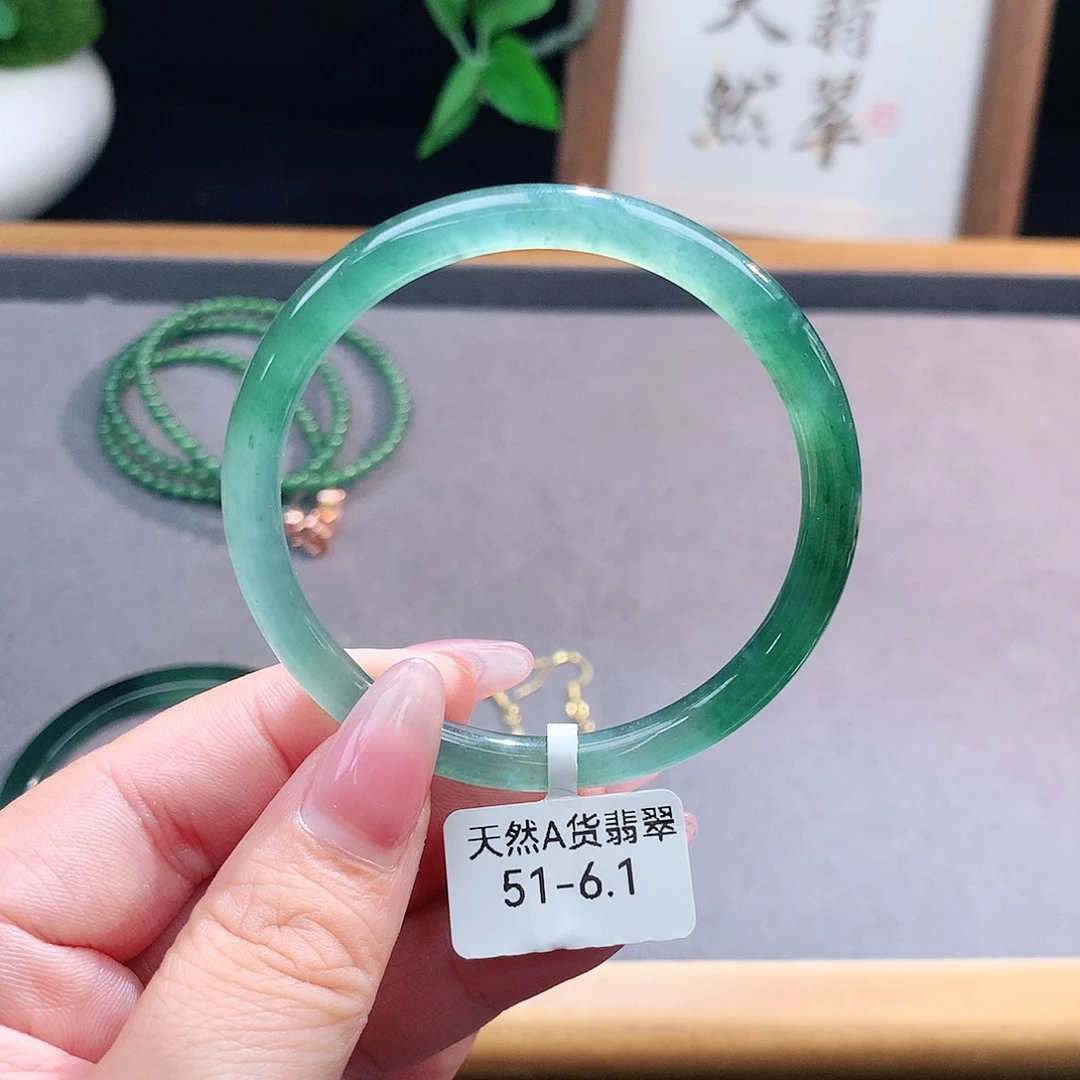 未镶嵌手镯（圆镯）翡翠