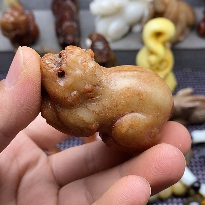 未镶嵌蛇纹石玉颈饰
