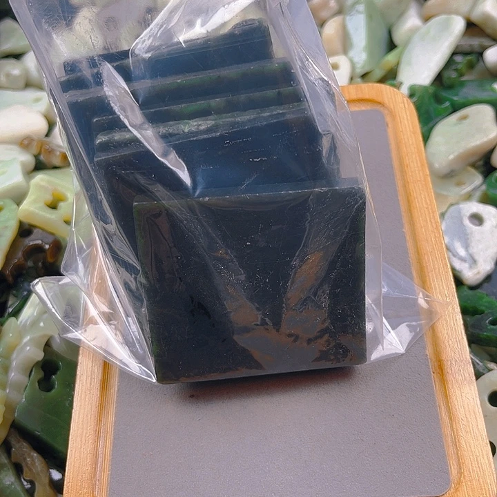 方***圆和田玉（糖玉）未镶嵌挂件