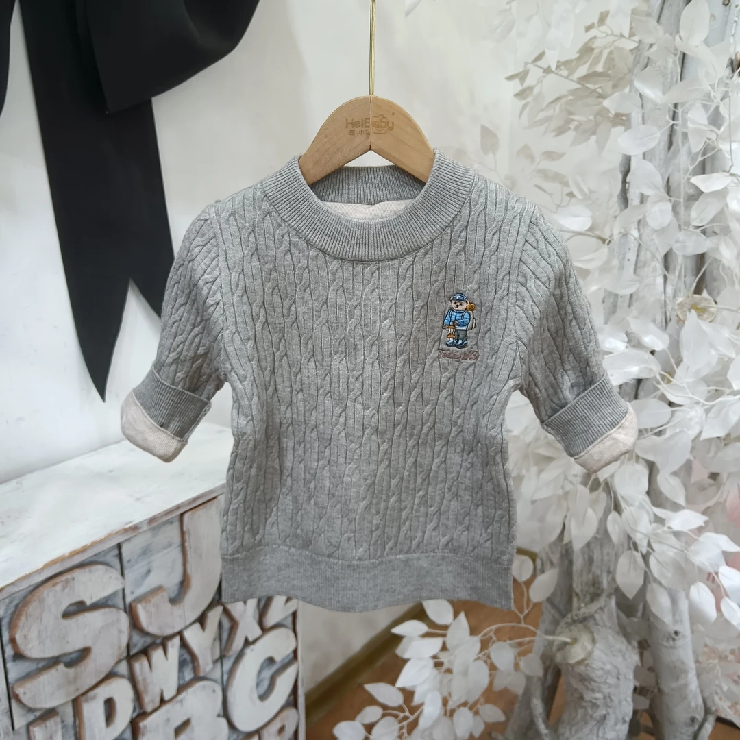 A405灰色双层加厚小熊刺绣毛衣