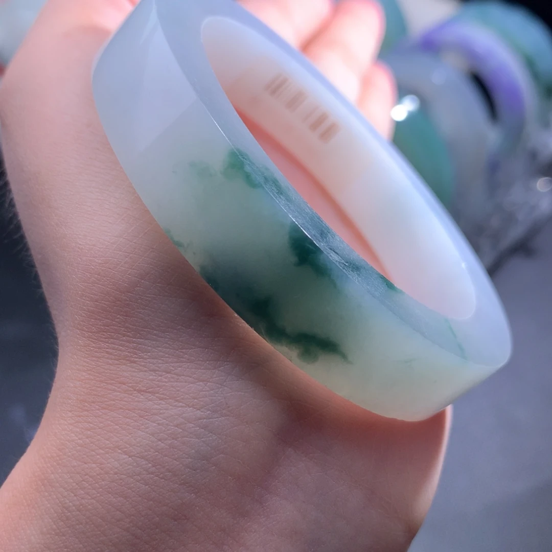 定制翡翠未镶嵌翡翠毛胚牛奶飘花