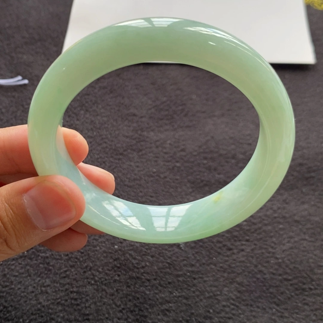 翡翠手镯未镶嵌手镯