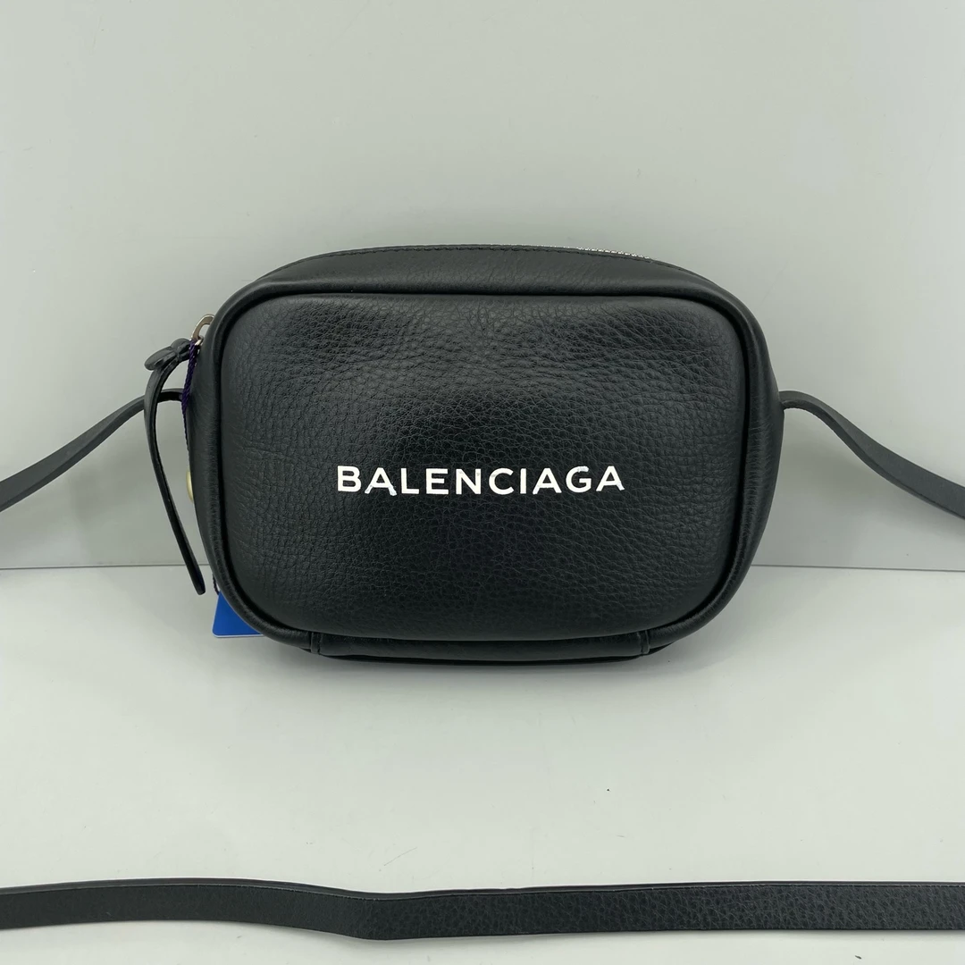 95新 Balenciaga/巴黎世家 黑色荔枝纹小号相机包18x12x3 Z052822