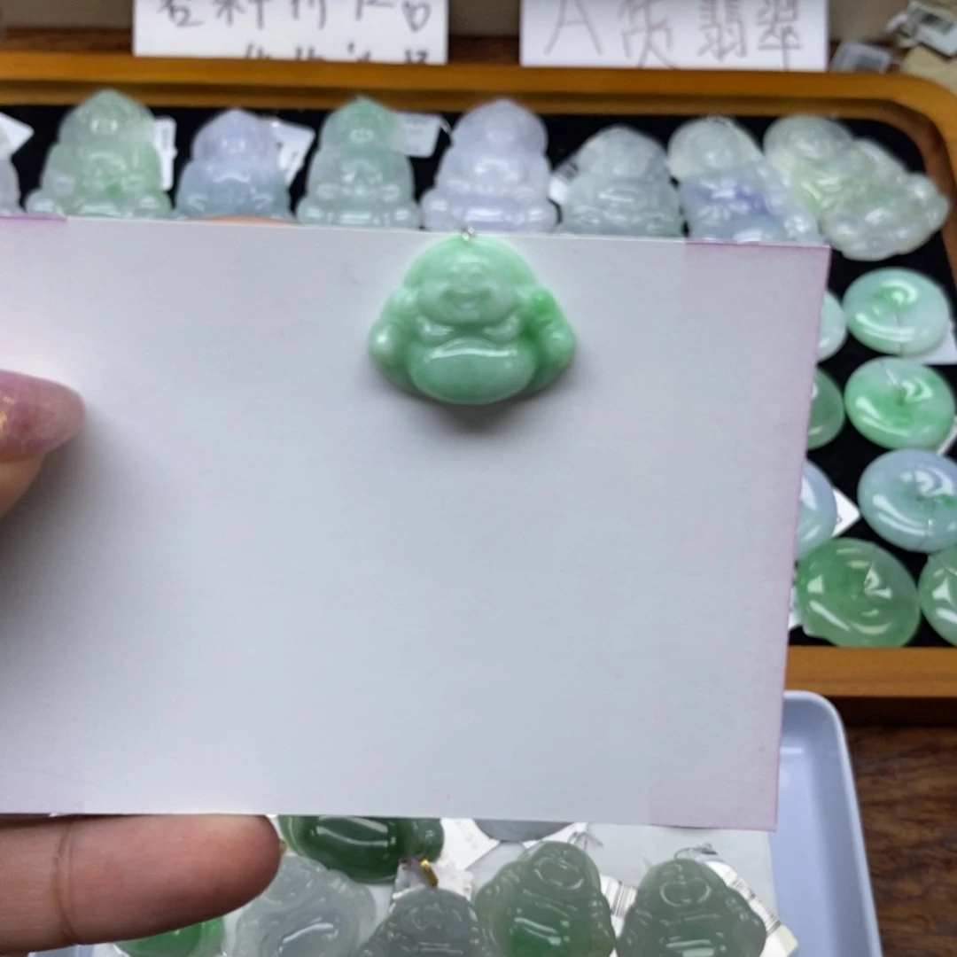 翡翠颈饰未镶嵌佛公