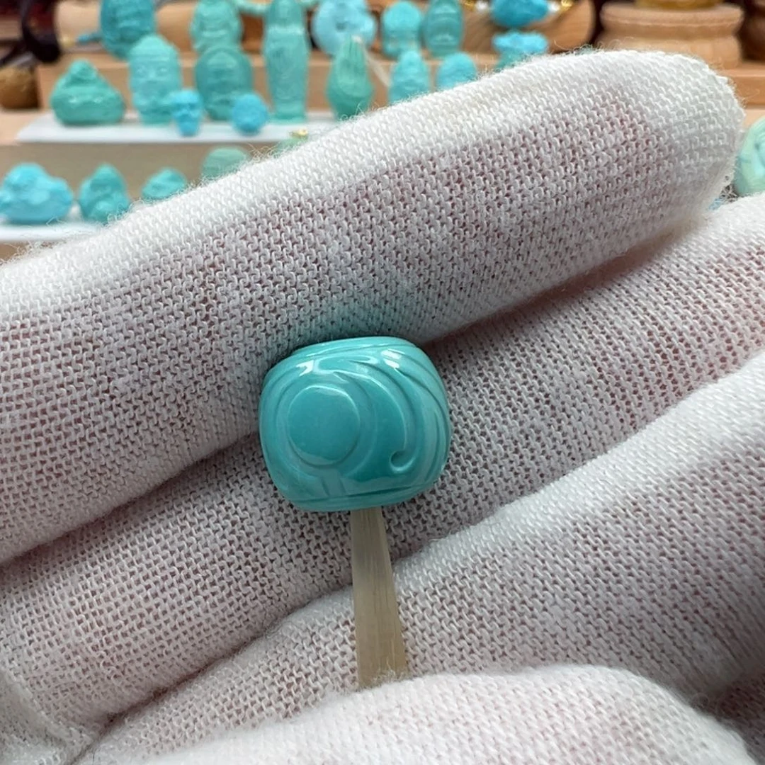 绿松石未镶嵌颈饰