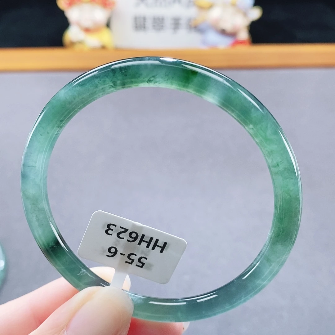 翡翠未镶嵌手镯47