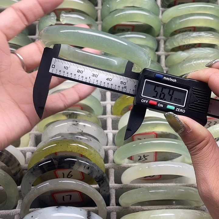 蛇纹石玉未镶嵌手镯33