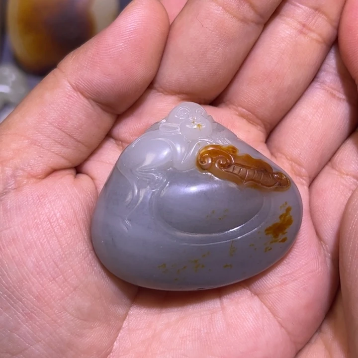 摘***达和田玉未镶嵌颈饰