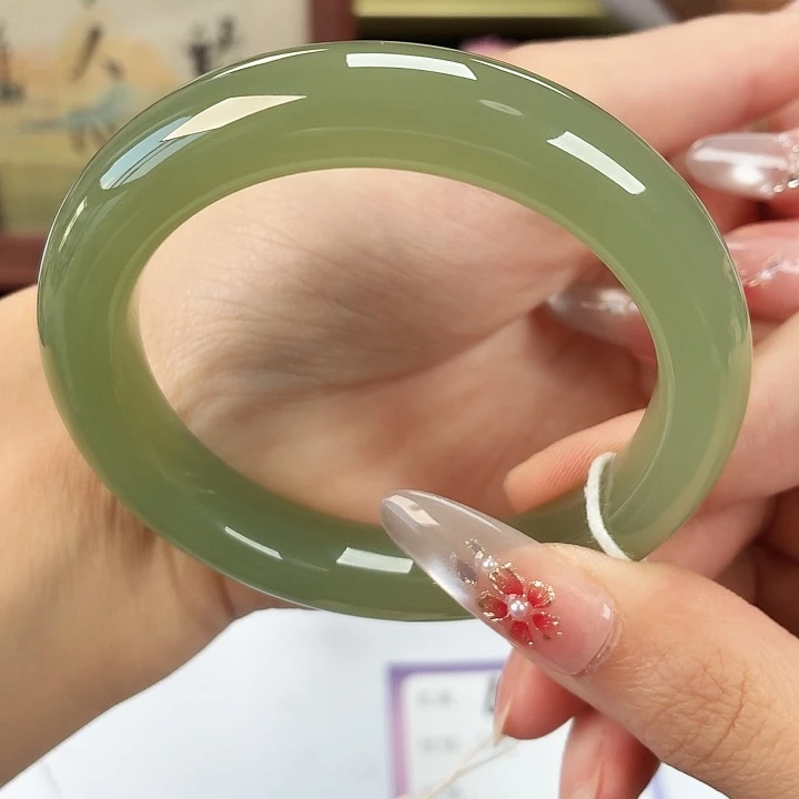 和田玉未镶嵌手镯